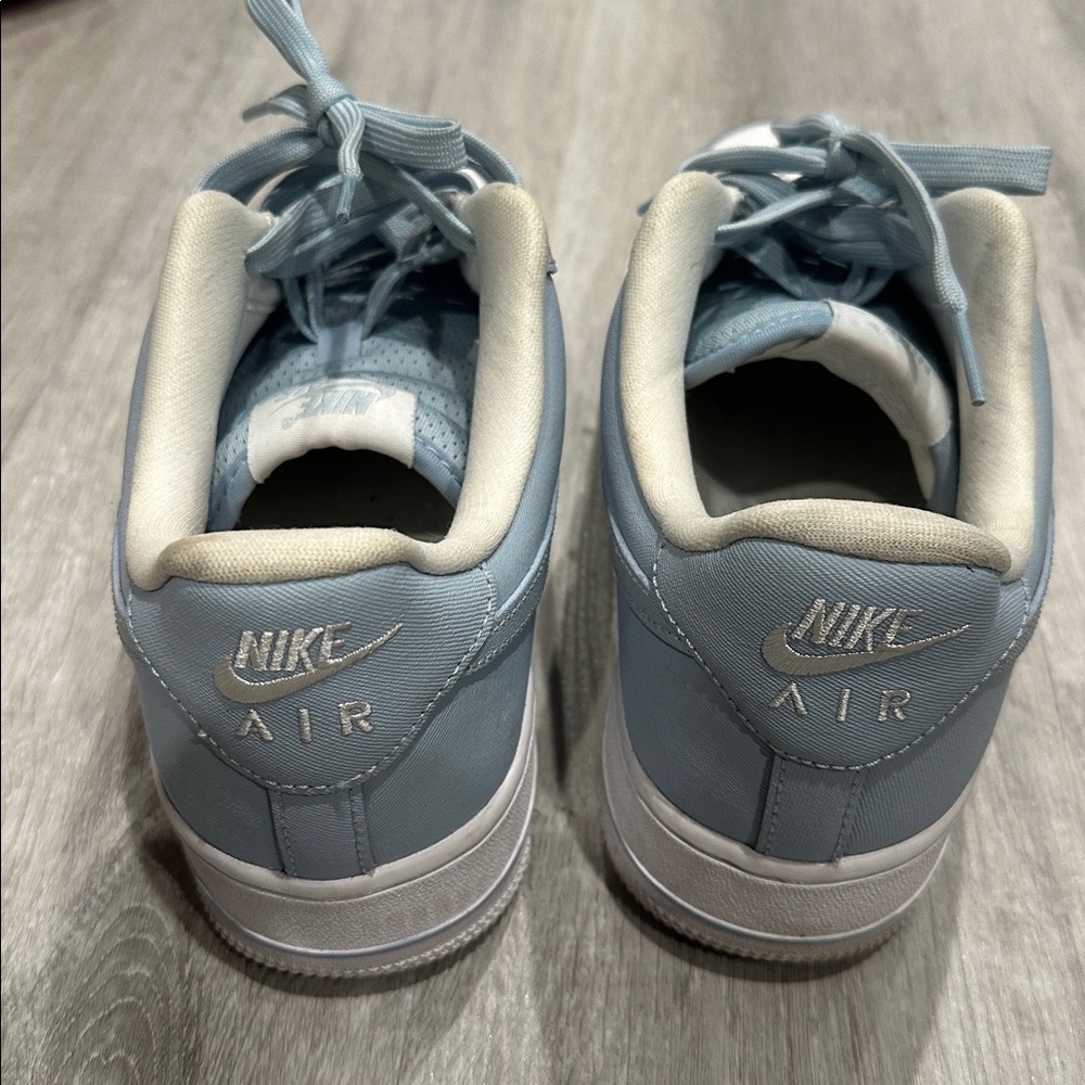 Nike Men's Light Blue and White Sneakers - Picture 4 of 6